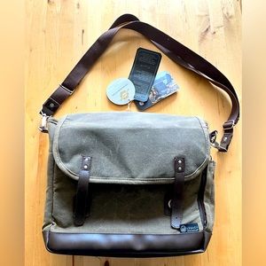 Legacy waxed canvas wine tote